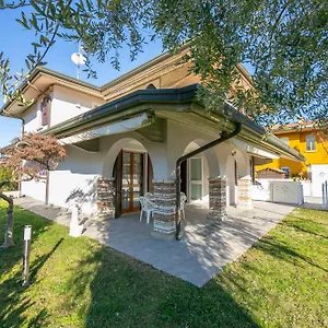  Apartment Fiorita - Happy